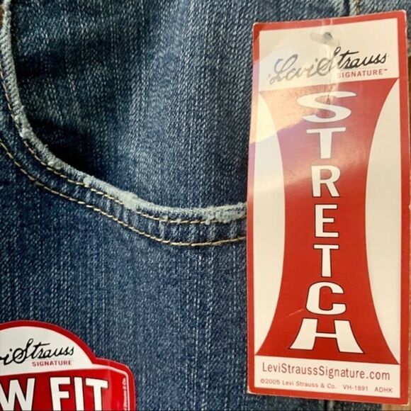 PRICE FIRM!$35 Levi Strauss Plus Size Denim Jeans. SIZE 18 - Picture 4 of 10